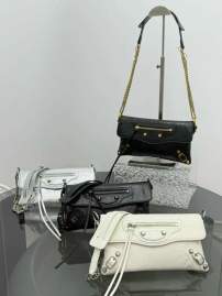 Picture of Balenciaga Handbags _SKUfw240125046fw